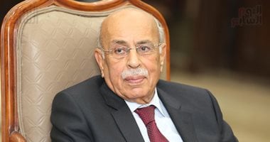 د. مفيد شهاب: حل القضايا القومية الكبرى يتطلب خبراء وليس عواطف أو أمنيات 2 د. مفيد شهاب: حل القضايا القومية الكبرى يتطلب خبراء وليس عواطف أو أمنيات