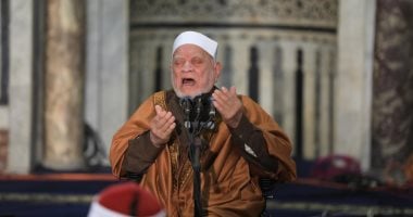 الدكتور أحمد عمر هاشم يقوم بإجراء فحوصات طبية عقب تعرضه لوعكة صحية 2 الدكتور أحمد عمر هاشم يقوم بإجراء فحوصات طبية عقب تعرضه لوعكة صحية
