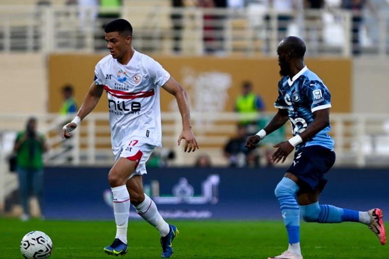 لماذا يطلب بيراميدز تأجيل مباراته مع الزمالك قبل نهائي دوري الأبطال؟ 3 مواجهات مقابل 6 2 لماذا يطلب بيراميدز تأجيل مباراته مع الزمالك قبل نهائي دوري الأبطال؟
3 مواجهات مقابل 6