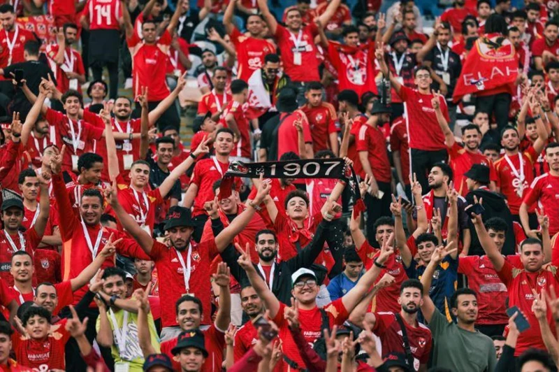 جماهير الأهلي تحتفل في مباراة صنداونز (صور وفيديو) 2 جماهير الأهلي تحتفل في مباراة صنداونز (صور وفيديو)