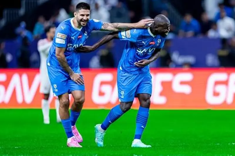 كوليبالي يسبب مشاكل للهلال في مباراة أهلي جدة 2 كوليبالي يسبب مشاكل للهلال في مباراة أهلي جدة