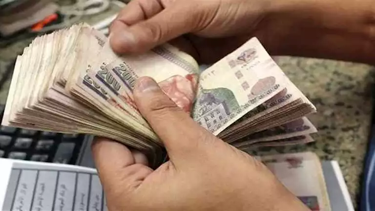 صرف رواتب شهر أبريل للعاملين في الحكومة يبدأ اليوم 2 صرف رواتب شهر أبريل للعاملين في الحكومة يبدأ اليوم