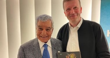 زاهي حواس يوقع كتاب "توت عنخ آمون" في التشيك 2 زاهي حواس يوقع كتاب “توت عنخ آمون” في التشيك