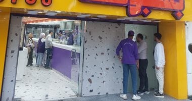 إغلاق محلات بلبن وكنافة وبسبوسة في شارع عباس العقاد لعدم حصولها على الترخيص.. صور 2 إغلاق محلات بلبن وكنافة وبسبوسة في شارع عباس العقاد لعدم حصولها على الترخيص.. صور