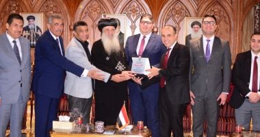 زيارة وفد "الجبهة الوطنية" للأنبا بولا لتهنئته بعيد القيامة وتقديم درع التكريم 2 زيارة وفد “الجبهة الوطنية” للأنبا بولا لتهنئته بعيد القيامة وتقديم درع التكريم
