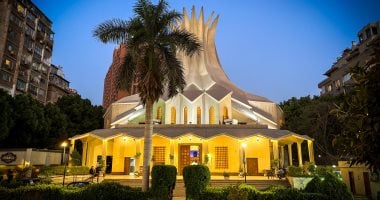 كاتدرائية جميع القديسين تتلألأ بالأضواء احتفالاً بعيد القيامة المجيد 2 كاتدرائية جميع القديسين تتلألأ بالأضواء احتفالاً بعيد القيامة المجيد