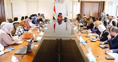 وزيرة التخطيط تجتمع مع قيادات الوزارة لمتابعة العمل 2 وزيرة التخطيط تجتمع مع قيادات الوزارة لمتابعة العمل