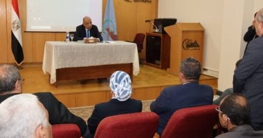 وزير الكهرباء يتحدث مع قيادات الهيئة عن استخدامات الطاقة الذرية السلمية 2 وزير الكهرباء يتحدث مع قيادات الهيئة عن استخدامات الطاقة الذرية السلمية