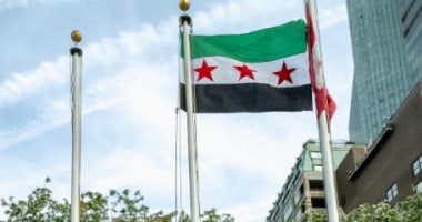 رفع العلم السوري ذو النجوم الثلاث في مقر الأمم المتحدة بنيويورك.. صور 2 رفع العلم السوري ذو النجوم الثلاث في مقر الأمم المتحدة بنيويورك.. صور