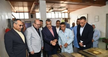 وزير الإنتاج الحربي يقوم بزيارة غير متوقعة لشركتي قها للصناعات الكيماوية وبنها للصناعات الإلكترونية 2 وزير الإنتاج الحربي يقوم بزيارة غير متوقعة لشركتي قها للصناعات الكيماوية وبنها للصناعات الإلكترونية