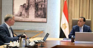 رئيس الوزراء يناقش مع وزير البترول مجموعة من ملفات العمل 2 رئيس الوزراء يناقش مع وزير البترول مجموعة من ملفات العمل