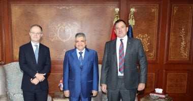 أسامة ربيع: استمرارية تقديم الخدمات في قناة السويس رغم توترات المنطقة 2 أسامة ربيع: استمرارية تقديم الخدمات في قناة السويس رغم توترات المنطقة