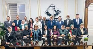 شباب الأحزاب والسياسيين يناقشون أزمة مسكن الحضانة 2 شباب الأحزاب والسياسيين يناقشون أزمة مسكن الحضانة