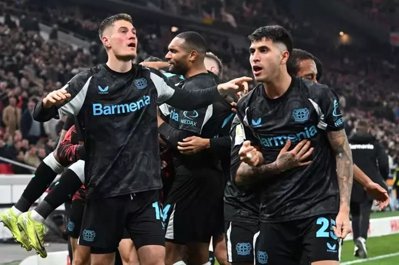 قبل الكلاسيكو: برشلونة وريال مدريد يتنافسان على مدافع ليفركوزن 2 قبل الكلاسيكو: برشلونة وريال مدريد يتنافسان على مدافع ليفركوزن