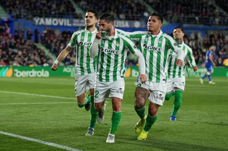 عودة الساحر: إيسكو نجم يتألق في الدوري الإسباني 2 عودة الساحر: إيسكو نجم يتألق في الدوري الإسباني