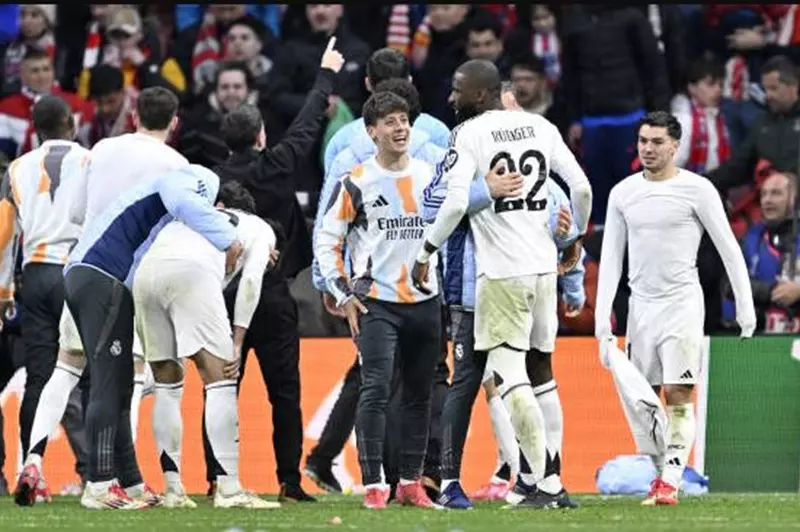ريال مدريد يراجع أوضاعه.. اختبار بقاء الرباعي الملكي 2 ريال مدريد يراجع أوضاعه.. اختبار بقاء الرباعي الملكي