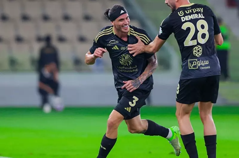 إيبانيز يحصل على جائزة لاعب شهر إبريل في دوري روشن كمدافع بمستوى مهاجم 2 إيبانيز يحصل على جائزة لاعب شهر إبريل في دوري روشن كمدافع بمستوى مهاجم
