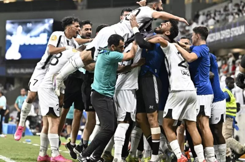 الجزيرة يفوز بكأس رابطة المحترفين الإماراتية بمشاركة النني ضد شباب الأهلي 2 الجزيرة يفوز بكأس رابطة المحترفين الإماراتية بمشاركة النني ضد شباب الأهلي