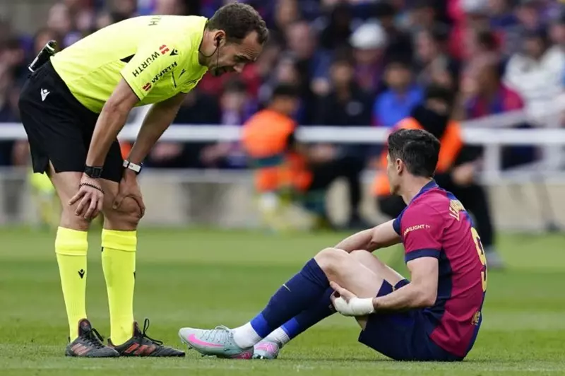 برشلونة يكشف عن تفاصيل إصابة ليفاندوفسكي وغيابه عن نهائي كأس ملك إسبانيا 2 برشلونة يكشف عن تفاصيل إصابة ليفاندوفسكي وغيابه عن نهائي كأس ملك إسبانيا