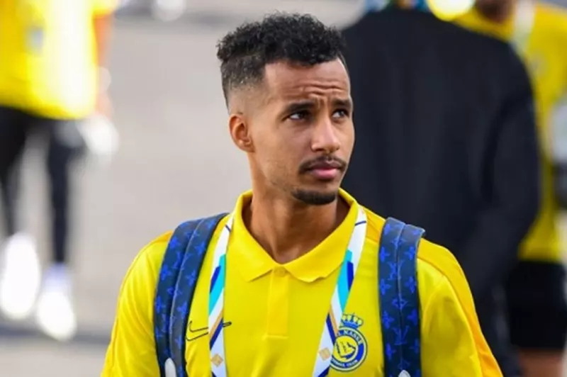 عبد الرحمن غريب يبلغ النصر برغبته في الرحيل 2 عبد الرحمن غريب يبلغ النصر برغبته في الرحيل