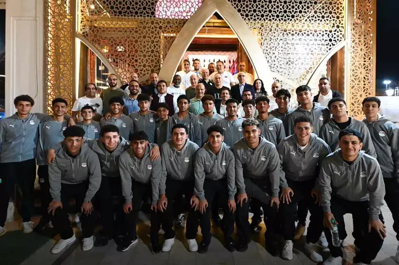 احتفال اتحاد الكرة بمنتخب الناشئين بعد تأهله لكأس العالم بوجود التوأم 2 احتفال اتحاد الكرة بمنتخب الناشئين بعد تأهله لكأس العالم بوجود التوأم
