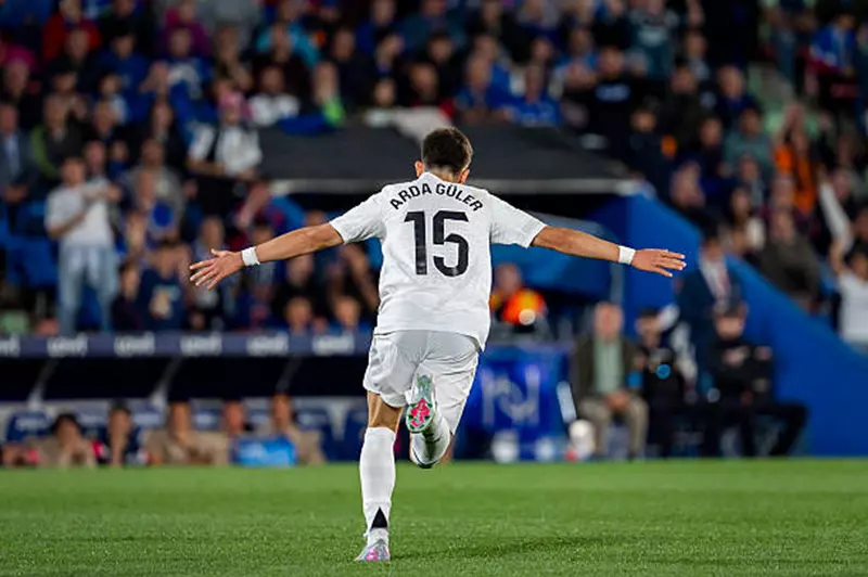 سباق الدوري الإسباني مستمر.. ريال مدريد يحقق الفوز على خيتافي (فيديو) 2 سباق الدوري الإسباني مستمر.. ريال مدريد يحقق الفوز على خيتافي (فيديو)