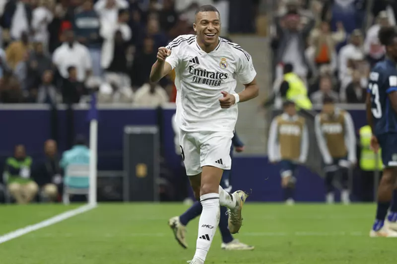مبابي يتألق قبل مباراة برشلونة 2 مبابي يتألق قبل مباراة برشلونة