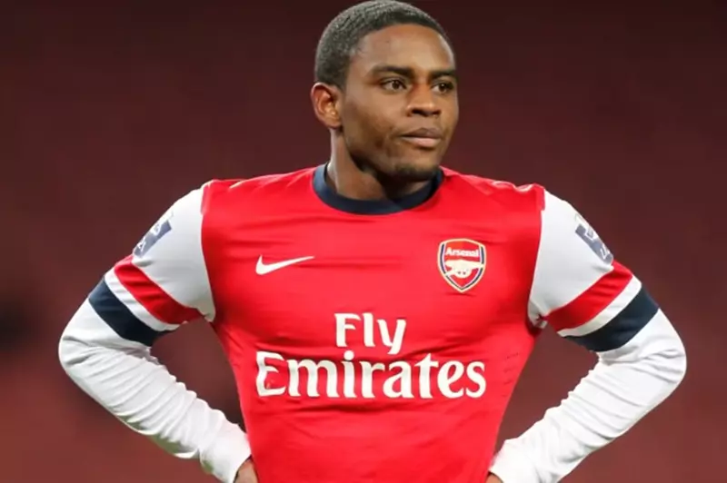 لاعب أرسنال السابق يعود إلى الملاعب بعد صراعه مع مرض نادر 2 لاعب أرسنال السابق يعود إلى الملاعب بعد صراعه مع مرض نادر