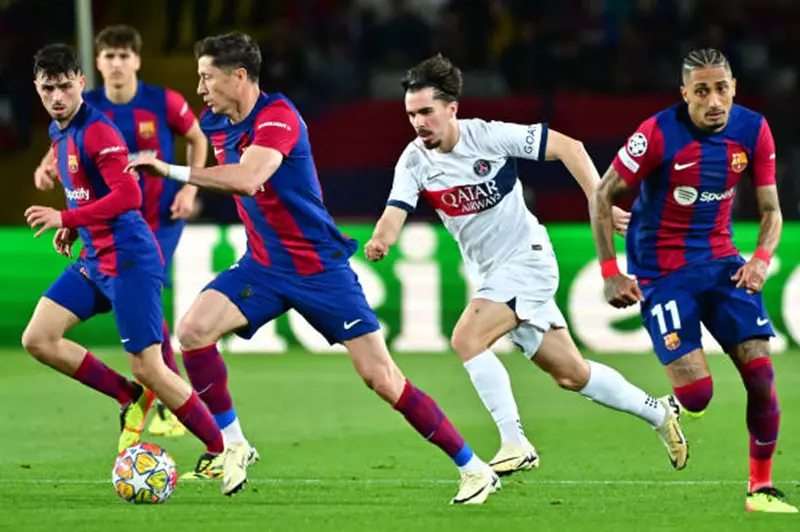 برشلونة وباريس يتعادلان 1-1 في صراع الثلاثية الأوروبية 2 برشلونة وباريس يتعادلان 1-1 في صراع الثلاثية الأوروبية