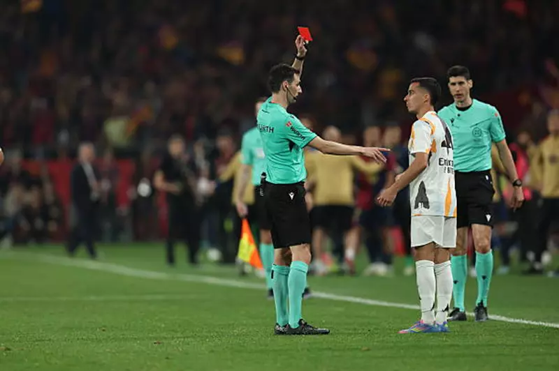 تقرير عن طرد لاعبي ريال مدريد في الكلاسيكو وعقوبة مرتقبة 2 تقرير عن طرد لاعبي ريال مدريد في الكلاسيكو وعقوبة مرتقبة