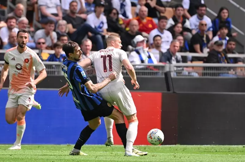 روما يمنع إنتر من الفوز قبل انتهاء الدوري الإيطالي (فيديو) 2 روما يمنع إنتر من الفوز قبل انتهاء الدوري الإيطالي (فيديو)