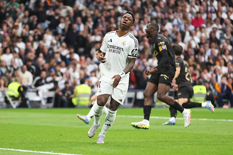 فينيسيوس يثير الجدل.. اهتمام سعودي متزايد وريال مدريد يبحث عن بديل نرويجي 2 فينيسيوس يثير الجدل.. اهتمام سعودي متزايد وريال مدريد يبحث عن بديل نرويجي