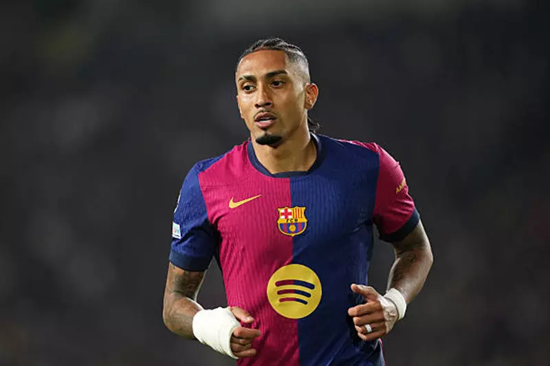 رافينيا غير راضٍ عن عرض برشلونة لتجديد عقده بعد إغراءات الهلال 2 رافينيا غير راضٍ عن عرض برشلونة لتجديد عقده بعد إغراءات الهلال