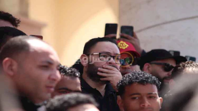25 صورة لجنازة الفنان سليمان عيد مع حضور نجوم الفن