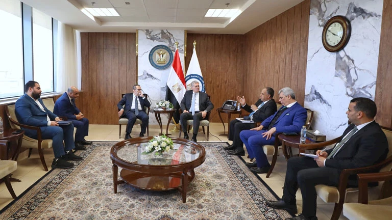 وزير البترول يناقش مع "أديس" خطط زيادة الإنتاج في أبو رديس 2 وزير البترول يناقش مع “أديس” خطط زيادة الإنتاج في أبو رديس