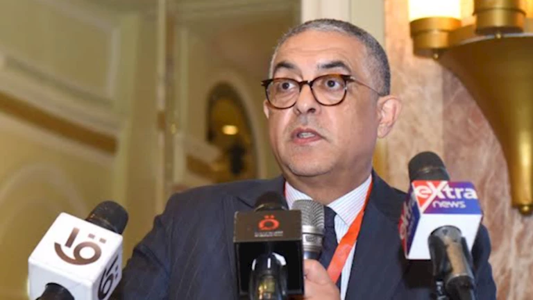 رئيس هيئة الاستثمار: إطلاق نظام لاستبدال الرسوم الحكومية بضريبة إضافية موحدة قريباً 2 رئيس هيئة الاستثمار: إطلاق نظام لاستبدال الرسوم الحكومية بضريبة إضافية موحدة قريباً
