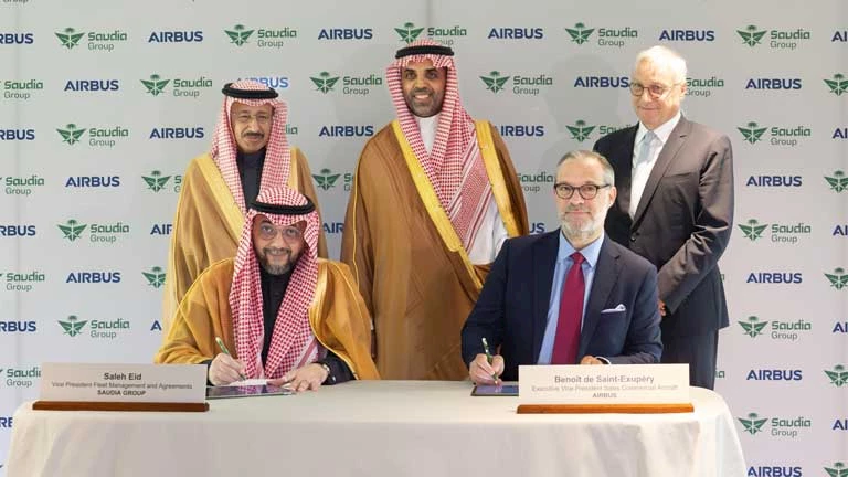 السعودية توقع صفقة لشراء 20 طائرة عريضة البدن من إيرباص 2 السعودية توقع صفقة لشراء 20 طائرة عريضة البدن من إيرباص