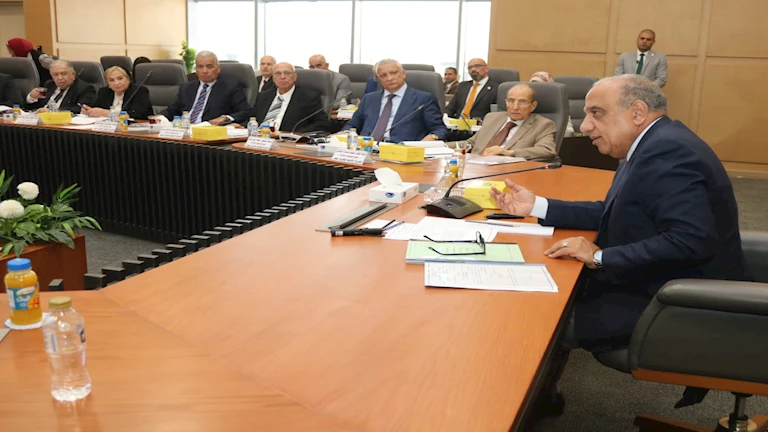 بدء خطوات إعادة تنظيم "الشركة القابضة للكهرباء" وفصل "الشركة المصرية" عنها 2 بدء خطوات إعادة تنظيم “الشركة القابضة للكهرباء” وفصل “الشركة المصرية” عنها