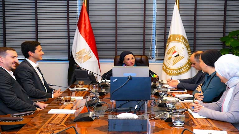 وزيرة البيئة تناقش سبل التعاون مع جمعية حماية البيئة البحرية 2 وزيرة البيئة تناقش سبل التعاون مع جمعية حماية البيئة البحرية