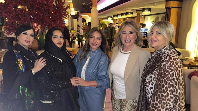 ليلى علوي تشارك صور جديدة مع صديقاتها وتفاعل الجمهور معها 2 ليلى علوي تشارك صور جديدة مع صديقاتها وتفاعل الجمهور معها