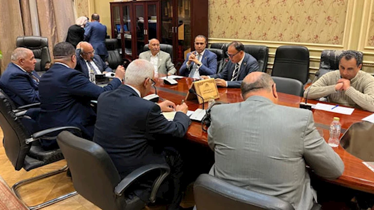 البرلمان يستدعي محافظ الإسماعيلية بسبب غياب مسؤولي المحافظة غضب في لجنة الإسكان بالبرلمان 2 البرلمان يستدعي محافظ الإسماعيلية بسبب غياب مسؤولي المحافظة
غضب في لجنة الإسكان بالبرلمان