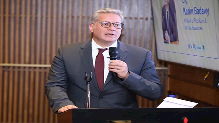 وزير البترول يشارك في ختام برنامج محاكاة الصناعة لدعم المجتمع 2 وزير البترول يشارك في ختام برنامج محاكاة الصناعة لدعم المجتمع