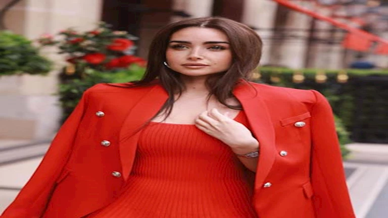 هنا الزاهد تتألق بفستان جريء في أحدث ظهور لها بباريس 2 هنا الزاهد تتألق بفستان جريء في أحدث ظهور لها بباريس
