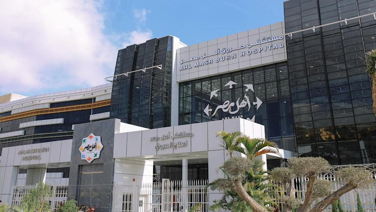 نقل 5 حالات حرجة من ضحايا حريق الواحات إلى مستشفى أهل مصر لعلاج الحروق 2 نقل 5 حالات حرجة من ضحايا حريق الواحات إلى مستشفى أهل مصر لعلاج الحروق