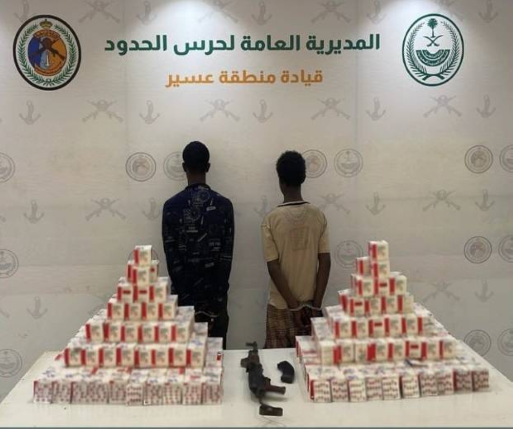 عسير: القبض على شخصين لتهريبهما 44800 قرص طبي 2 عسير: القبض على شخصين لتهريبهما 44800 قرص طبي