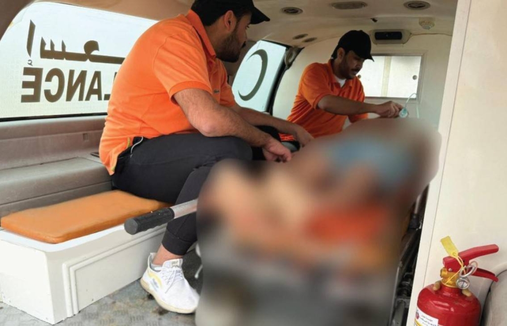 ينبع: إنقاذ شخص من الغرق أثناء السباحة 2 ينبع: إنقاذ شخص من الغرق أثناء السباحة