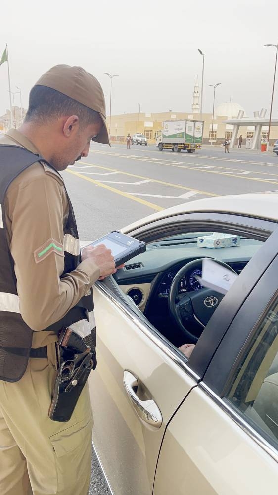 غرامة 50,000 ريال على الوافد المتأخر في المغادرة بعد انتهاء تأشيرته 2 غرامة 50,000 ريال على الوافد المتأخر في المغادرة بعد انتهاء تأشيرته