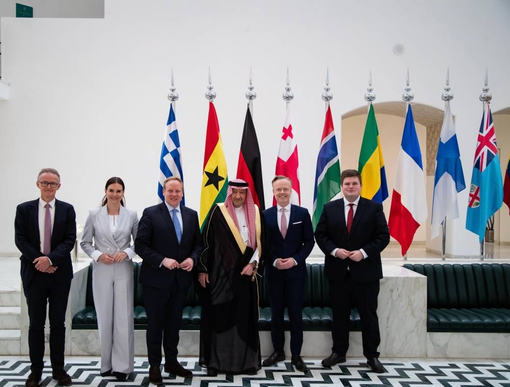 نائب وزير الخارجية يلتقي بوفد من مؤسسة كونراد أيدناور الألمانية 2 نائب وزير الخارجية يلتقي بوفد من مؤسسة كونراد أيدناور الألمانية