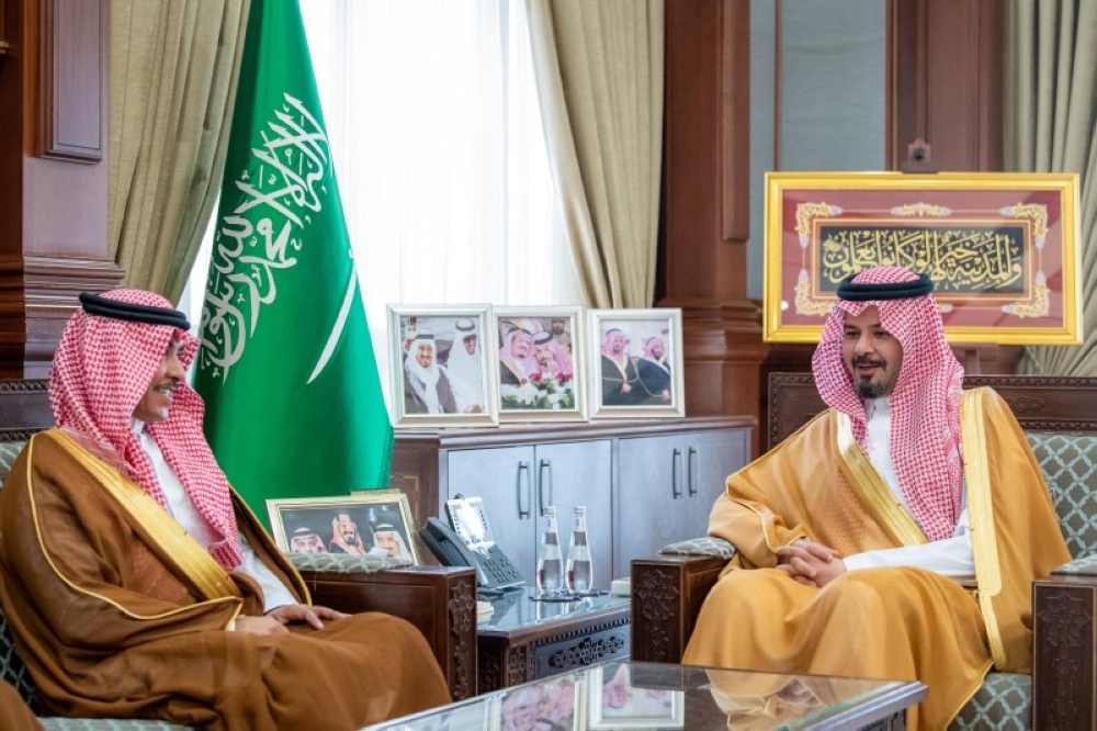 أمير المدينة ووزير الإعلام يناقشان تحسين الخطاب الإعلامي 2 أمير المدينة ووزير الإعلام يناقشان تحسين الخطاب الإعلامي