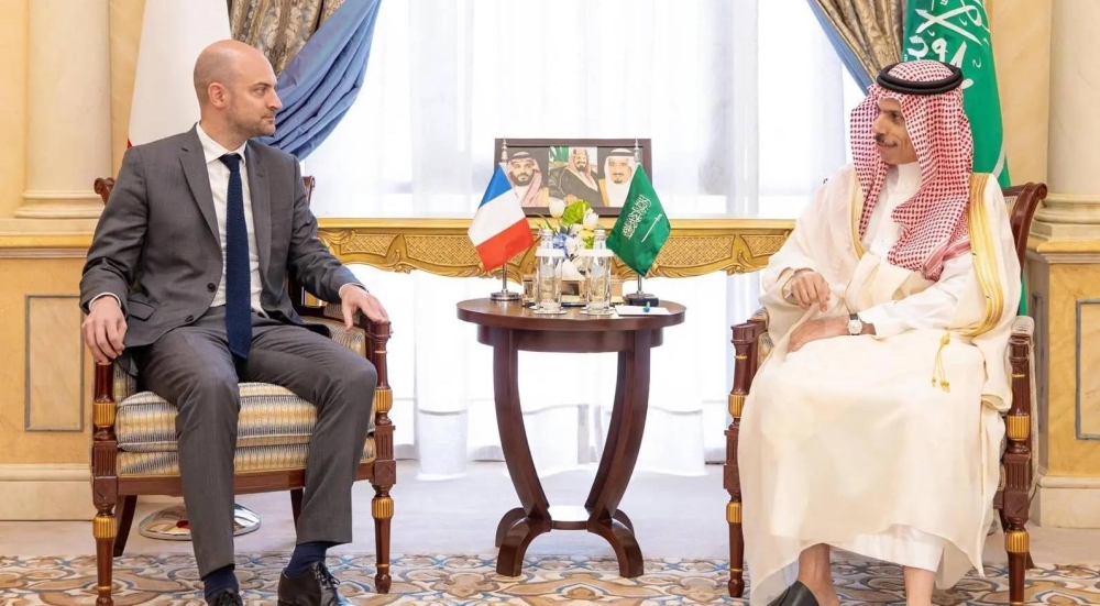 وزير الخارجية ونظيره الفرنسي يناقشان العلاقات الثنائية والقضايا الإقليمية والدولية 2 وزير الخارجية ونظيره الفرنسي يناقشان العلاقات الثنائية والقضايا الإقليمية والدولية